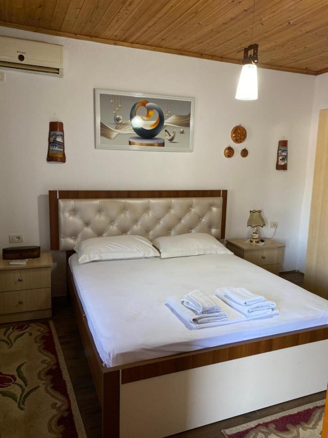 בראט Aria Baci Guest House מראה חיצוני תמונה