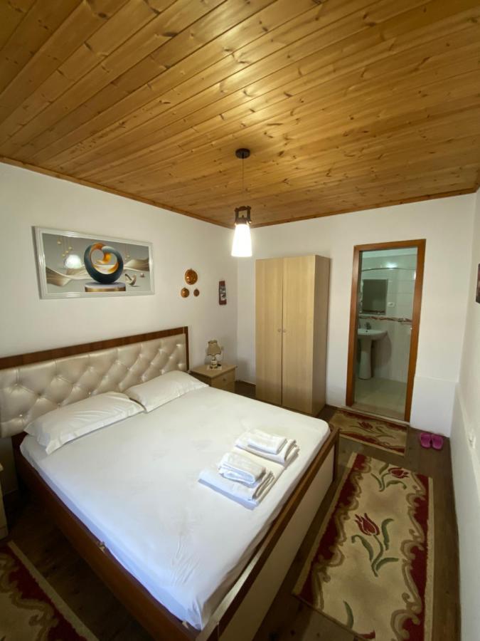 בראט Aria Baci Guest House מראה חיצוני תמונה